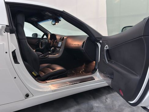 Used 2006 Chevrolet Corvette Coupe w/ Preferred Equipment Group image 21