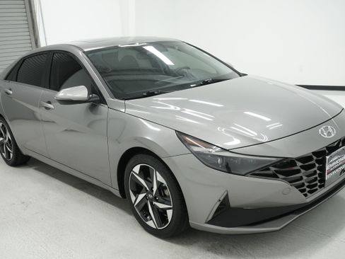 Used 2021 Hyundai Elantra Limited FWD image 3
