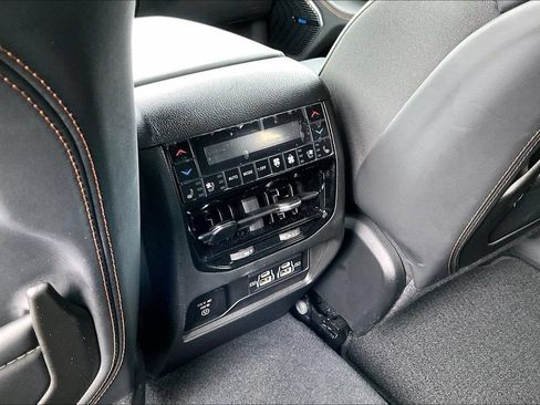 Used 2022 Jeep Grand Cherokee Summit AWD/4WD image 10