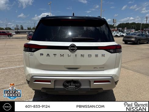 Used 2022 Nissan Pathfinder SL AWD/4WD image 10