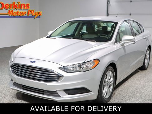 Used 2018 Ford Fusion SE image 1