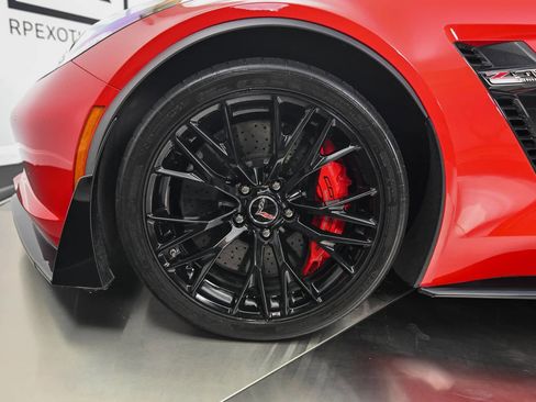 Used 2015 Chevrolet Corvette Z06 w/ 3LZ Preferred Equipment Group RWD image 31