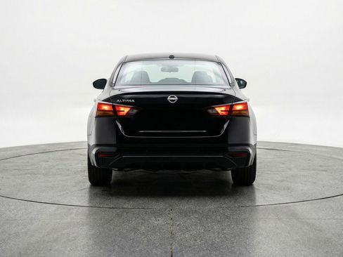 Used 2025 Nissan Altima 2.5 SV FWD image 7