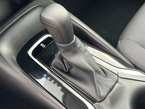 Used 2025 Toyota Corolla LE image 21