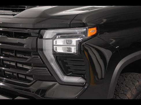 Used 2025 Chevrolet Silverado 2500 High Country w/ High Country Premium Package AWD/4WD image 9