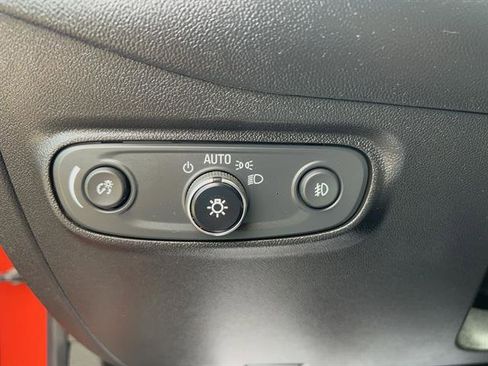 Used 2020 Chevrolet Equinox LT image 22