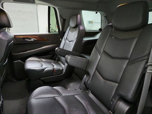 Used 2019 Cadillac Escalade Luxury RWD image 24