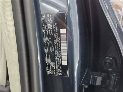 Used 2025 Volvo XC60 B5 Ultra AWD/4WD image 29