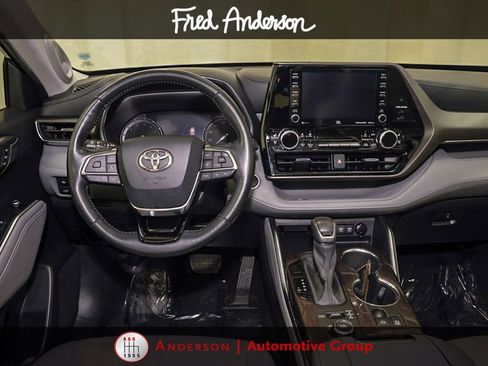 Used 2021 Toyota Highlander Limited AWD/4WD image 7