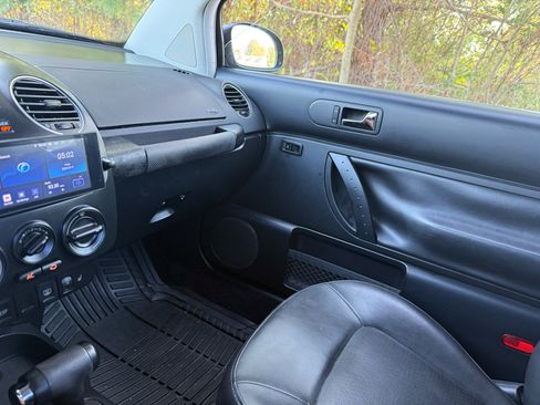 Used 2009 Volkswagen Beetle S image 22