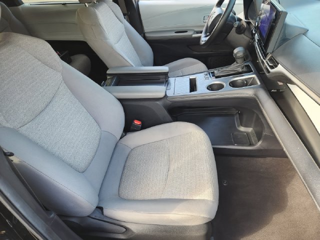 Certified 2025 Toyota Sienna LE FWD image 12