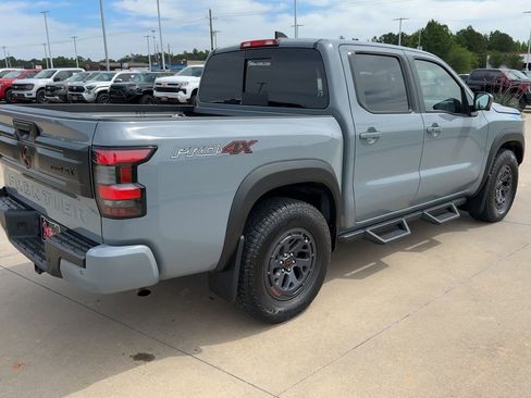 Used 2025 Nissan Frontier PRO-4X w/ Pro Convenience Package image 8