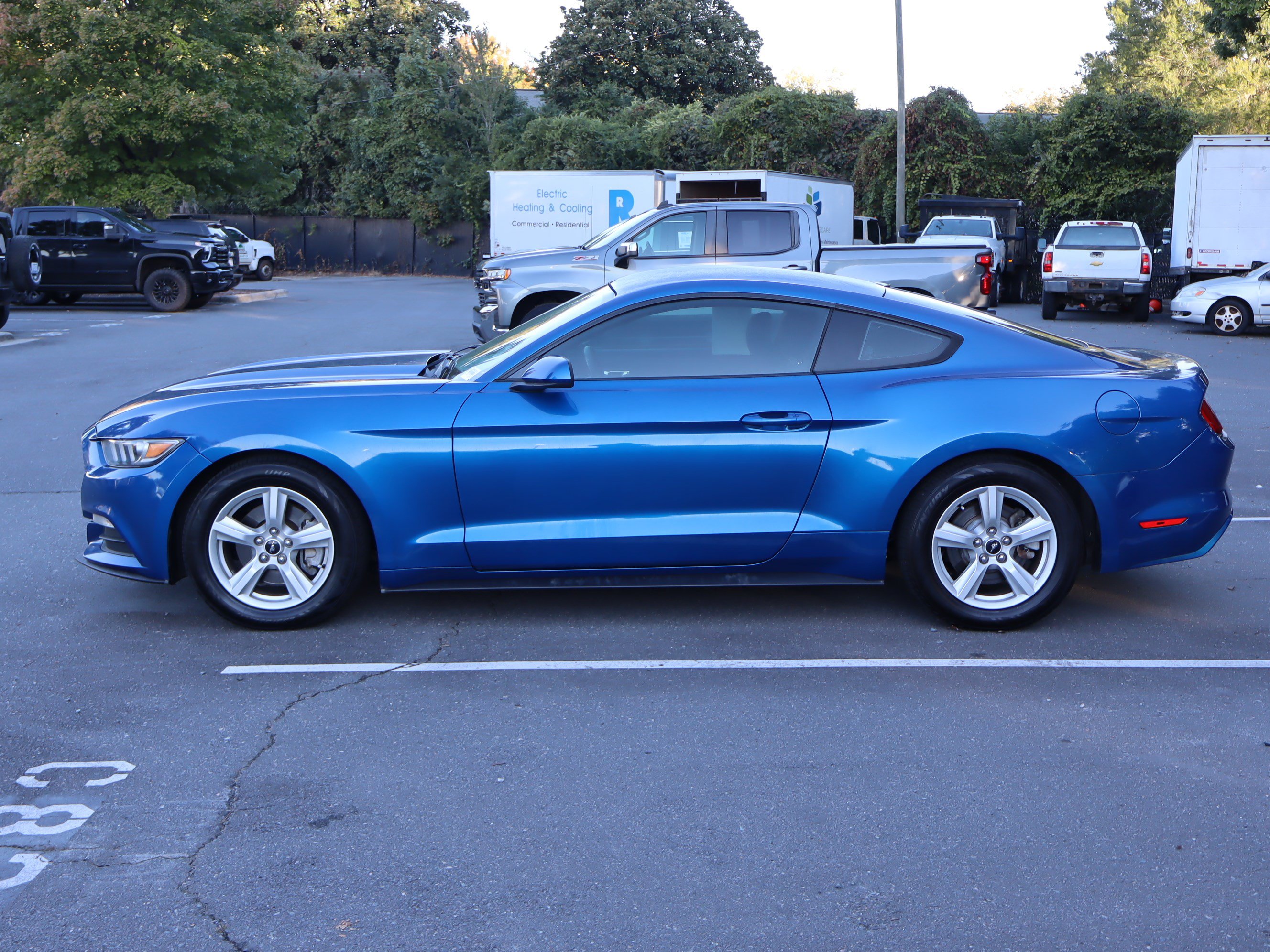 Used 2017 Ford Mustang Coupe RWD image 18