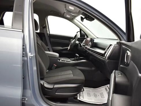 Used 2024 Kia Sorento LX image 17