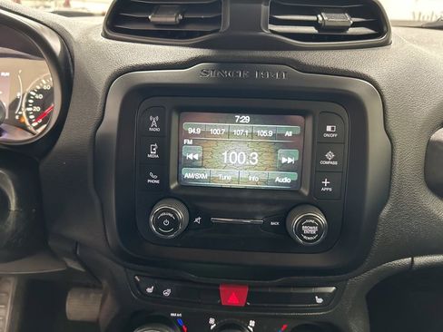 Used 2016 Jeep Renegade Latitude w/ Popular Equipment Group image 16