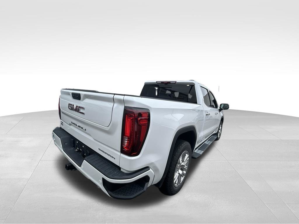 Used 2025 GMC Sierra 1500 Denali w/ Technology Package AWD/4WD image 5