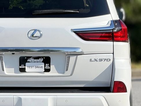 Used 2018 Lexus LX 570 4WD w/ Luxury Package image 17