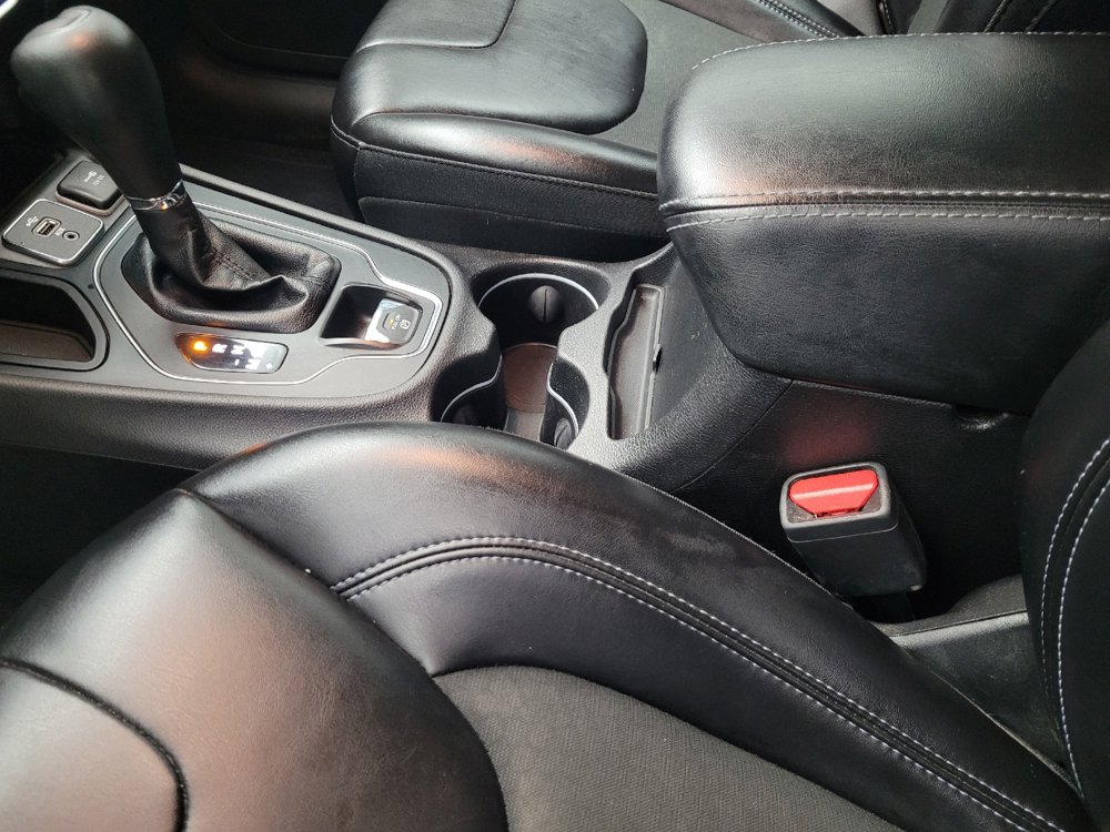 Used 2019 Jeep Cherokee Latitude Plus FWD image 26