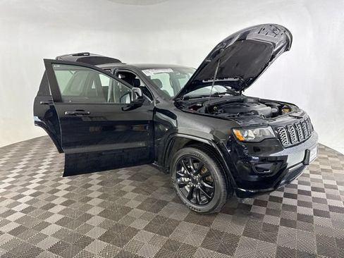 Used 2021 Jeep Grand Cherokee Laredo X AWD/4WD image 14