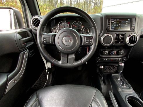 Used 2016 Jeep Wrangler Unlimited Sahara w/ Dual Top Group image 5