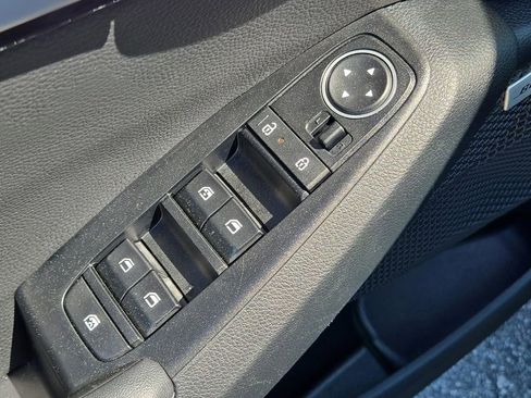 Certified 2025 Kia Seltos SX w/ SX Sunroof Package image 17