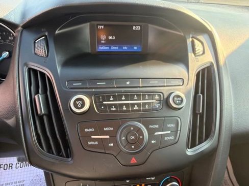 Used 2018 Ford Focus SE w/ Cold Weather Package FWD image 17