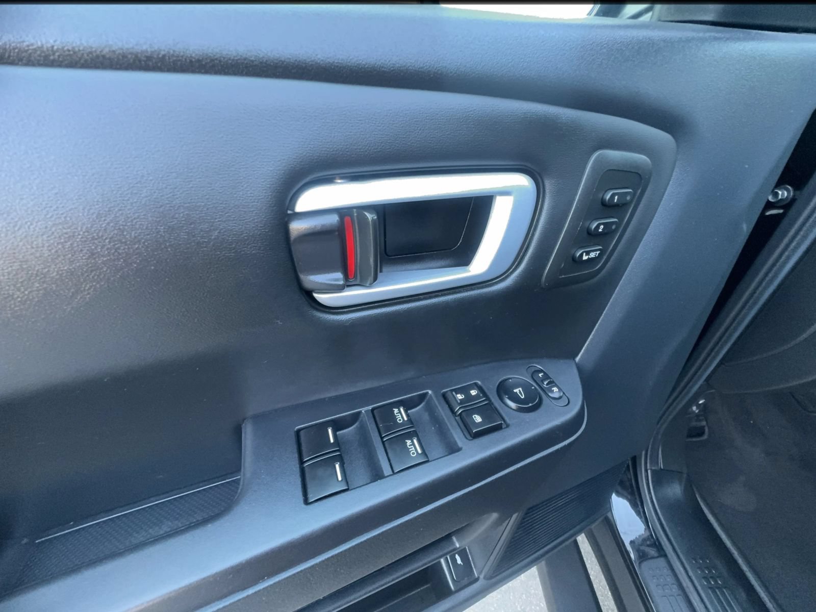 Used 2011 Honda Pilot Touring image 11