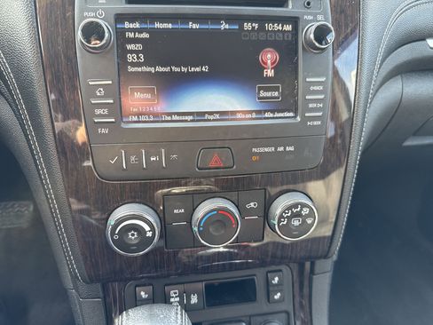 Used 2017 Chevrolet Traverse LT w/ Style and Technology Package image 26