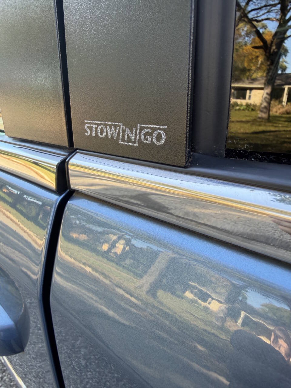 Used 2012 Chrysler Town & Country Touring w/ Entertainment Group #1 FWD image 22