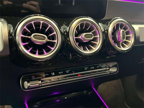 Certified 2021 Mercedes-Benz GLB 250 4MATIC image 30