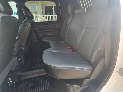 Used 2022 RAM 3500 Tradesman w/ Chrome Appearance Group RWD image 19
