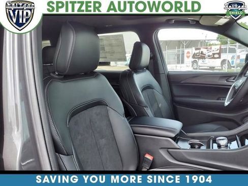 New 2024 Jeep Grand Cherokee L Altitude image 40