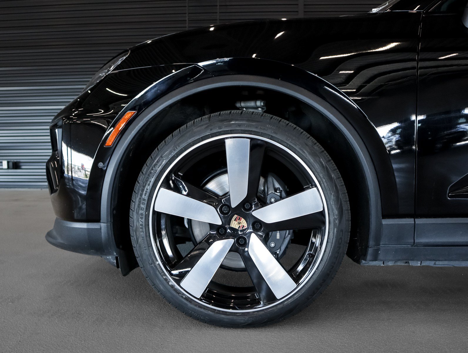 Certified 2024 Porsche Macan 4 Electric AWD/4WD image 30
