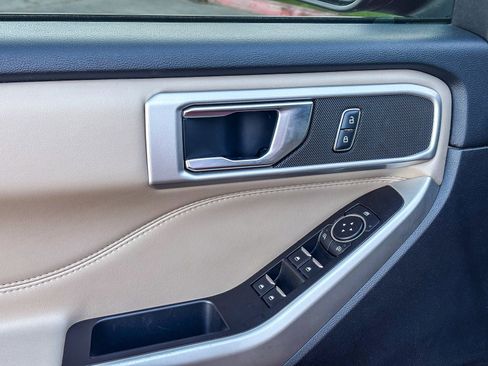 Used 2022 Ford Explorer XLT image 22