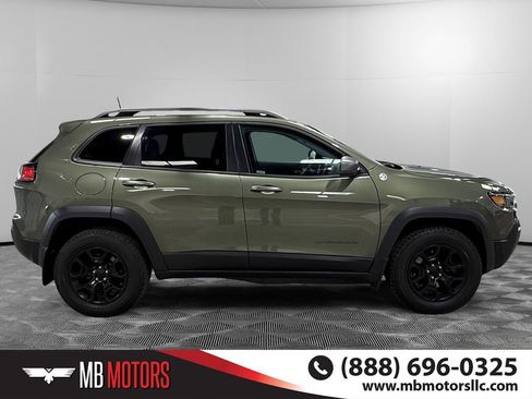 Used 2021 Jeep Cherokee Trailhawk AWD/4WD image 2