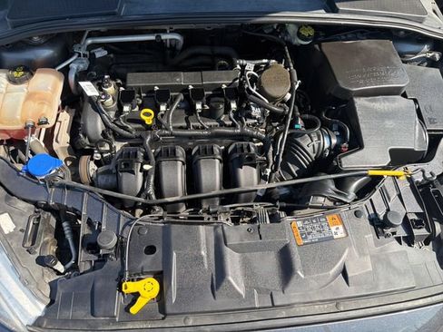 Used 2016 Ford Focus SE w/ SE Sport Package FWD image 24