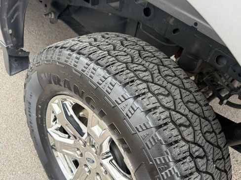 Used 2023 Ford F150 Lariat w/ Trailer Tow Package image 43