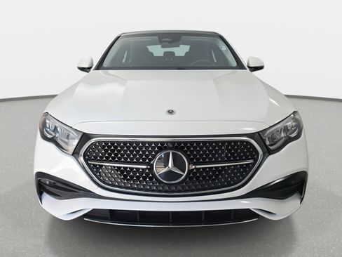 Used 2025 Mercedes-Benz E 350 Sedan image 2