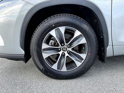 Used 2022 Toyota Highlander XLE image 7