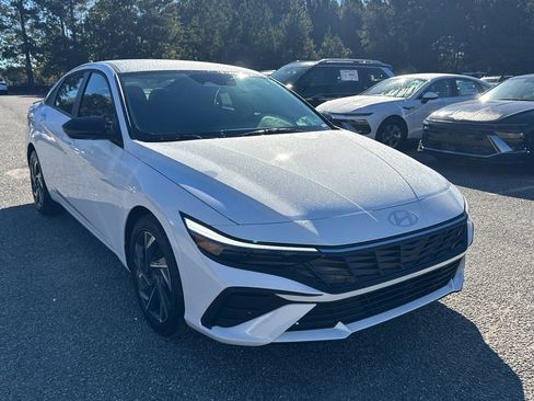 New 2025 Hyundai Elantra Sport image 7