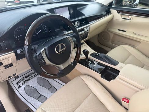 Used 2013 Lexus ES 350 w/ Luxury Pkg FWD image 11