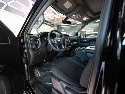 Used 2021 Chevrolet Silverado 2500 Custom w/ Custom Value Package image 8