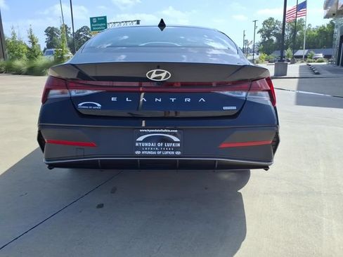 New 2026 Hyundai Elantra Hybrid FWD image 3