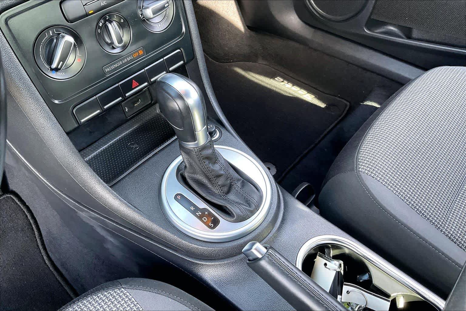 Used 2019 Volkswagen Beetle 2.0T S FWD image 13