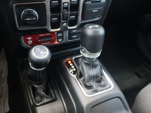 Used 2024 Jeep Wrangler Unlimited Rubicon w/ Technology Group AWD/4WD image 13