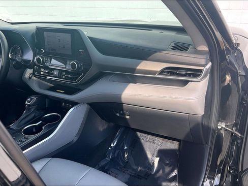 Used 2023 Toyota Highlander XLE image 20