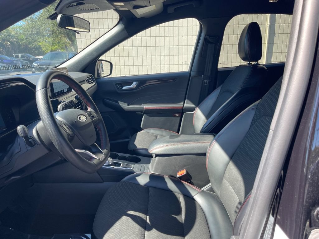 Used 2025 Ford Escape ST-Line Select AWD/4WD image 9