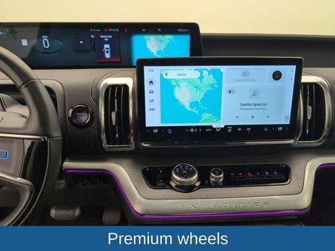 Used 2025 Ford Expedition Max Platinum image 19