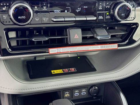 New 2026 Toyota Highlander Platinum image 19