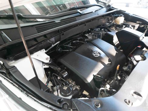 Used 2019 Toyota Highlander XLE image 31